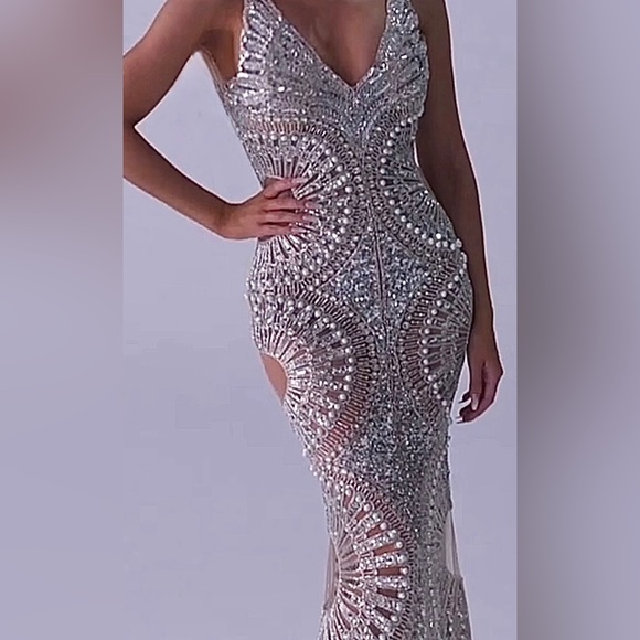 Captivating Rhinestone Jersey Cocktail Dress: Glamour Nights' Shimmering Statement